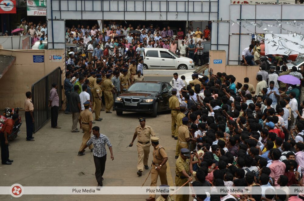 Vijay in kerala to promote velayutham - Pictures | Picture 110081